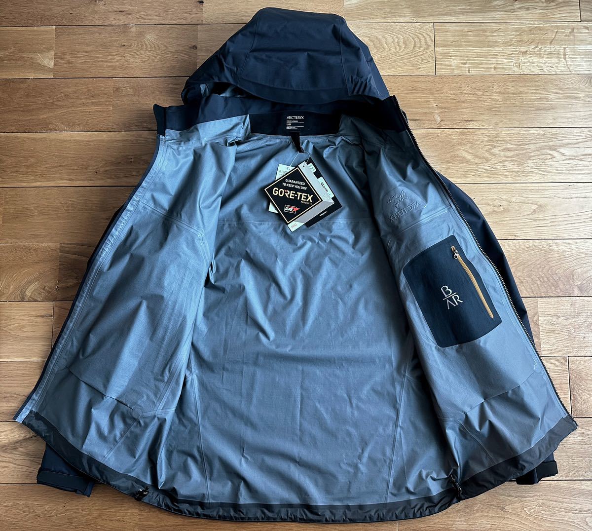 【国内正規 新品】ARC'TERYX Beta AR Jacket Men's Kingfisher L アークテリクス ベータ ジャケット GORE-TEX ネイビー BIRDAID保証書付き_画像2