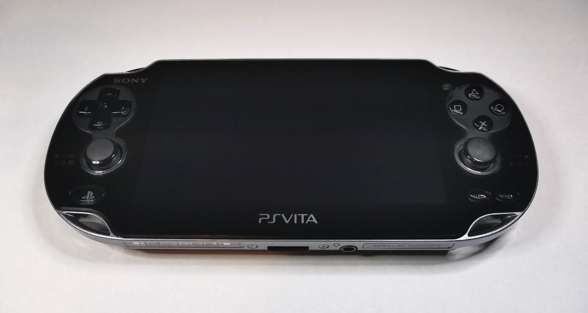 美品】SONY PS Vita 3G/Wi-Fiモデル PCH-1100 (初回限定版