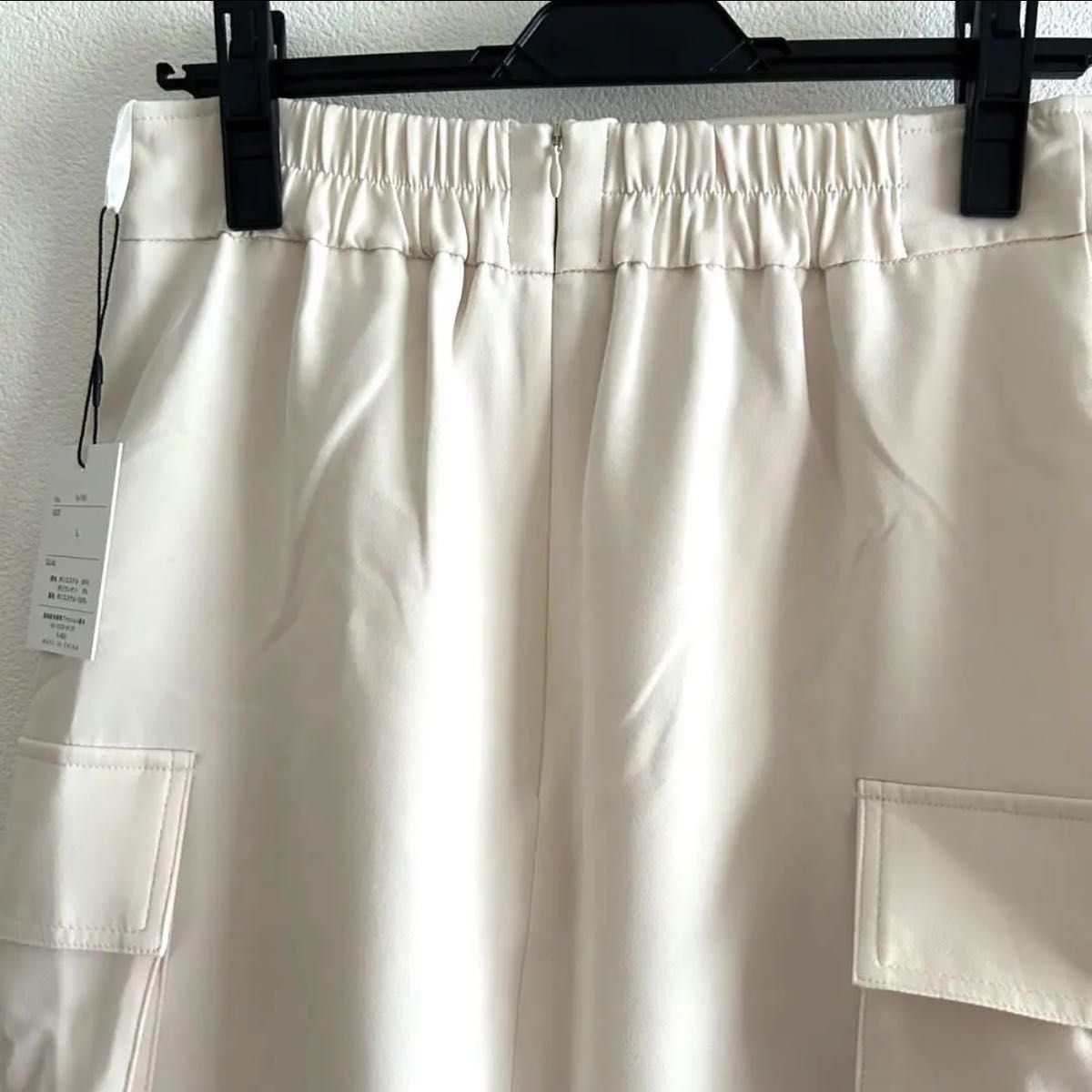 【新品未使用品】オフホワイト　カーゴタイトロングスカート