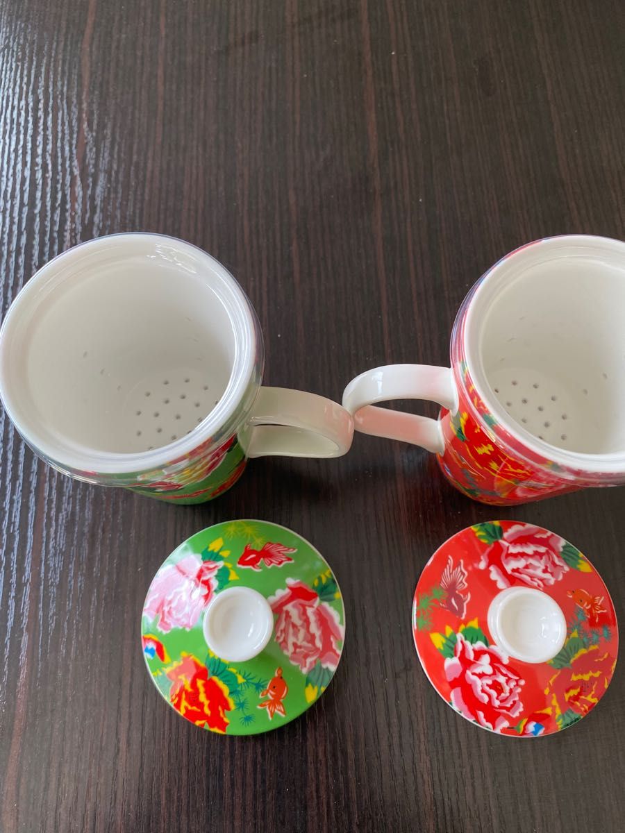 更にお値下げ！カルディ 台湾茶こし付きマグカップ グリーンとレッド 2種類烏龍茶葉付き  大人気完売品