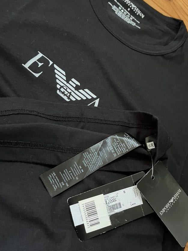 送料込み！新品未使用 EMPORIO ARMANI 半袖Tシャツ 黒 Sサイズ エンポリオアルマーニ プリントTシャツ タグ付き