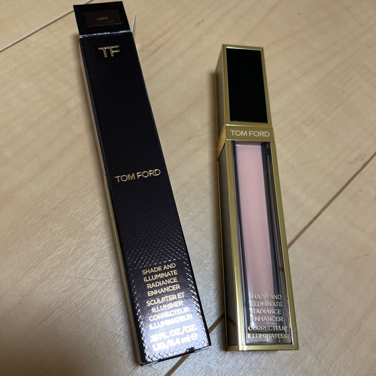 トムフォード TOM FORD シェイドアンドイルミネイトラディアンスエンハンサー #01 ライト 5.4ml [149365]