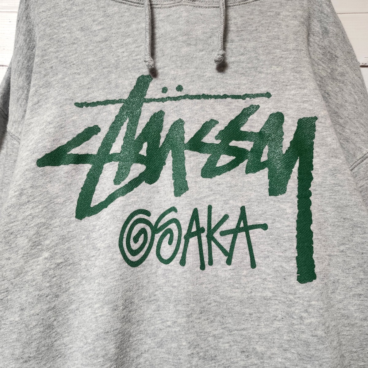 超希少》STUSSY ステューシー パーカー グレー グリーン OSAKA 超希少》STUSSY ステューシー パーカー グレー グリーン OSAKA