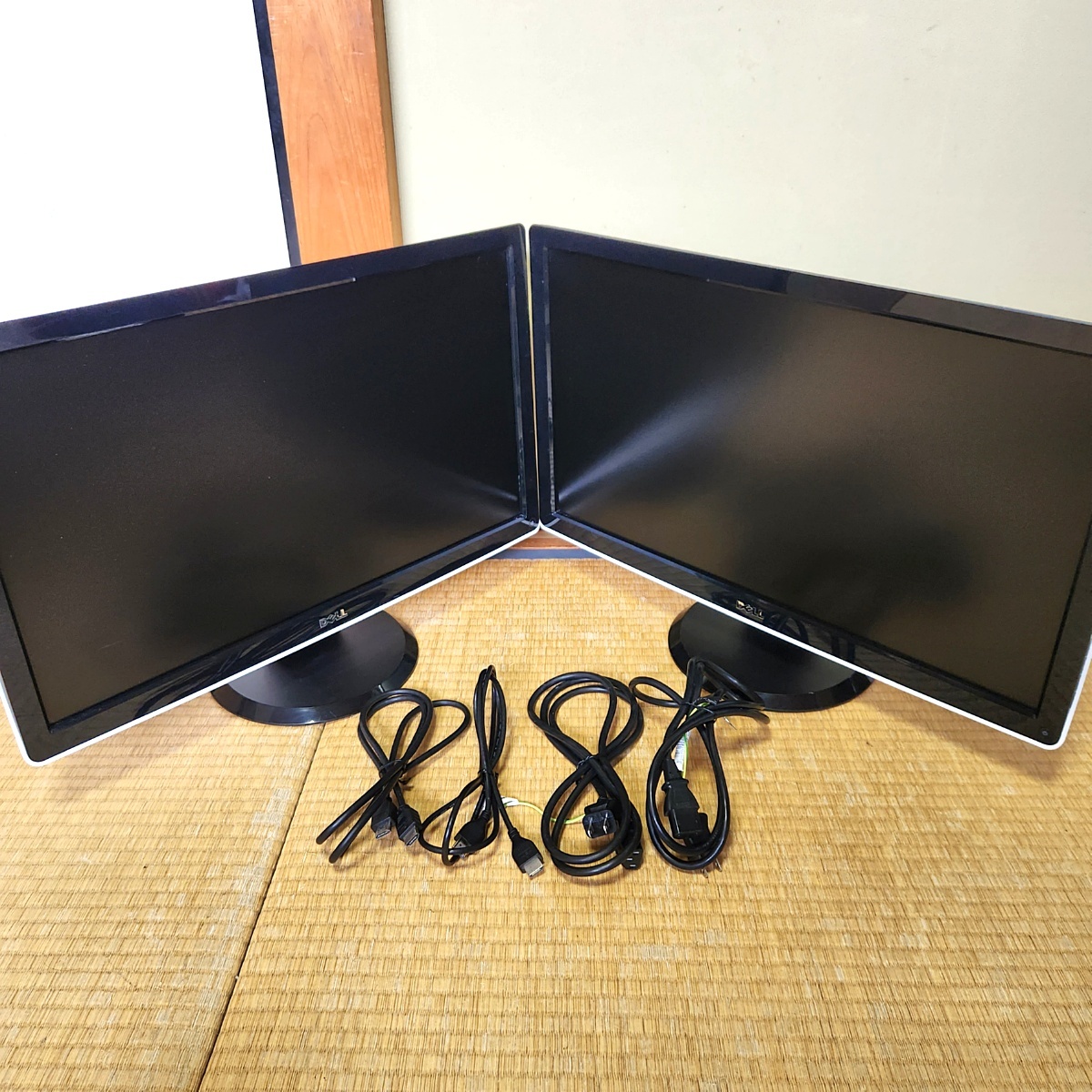 24型 2台マルチモニター DELL ST2410b デュアルディスプレイ HDMIケーブル付 24インチ 140s23-3255-2_画像1