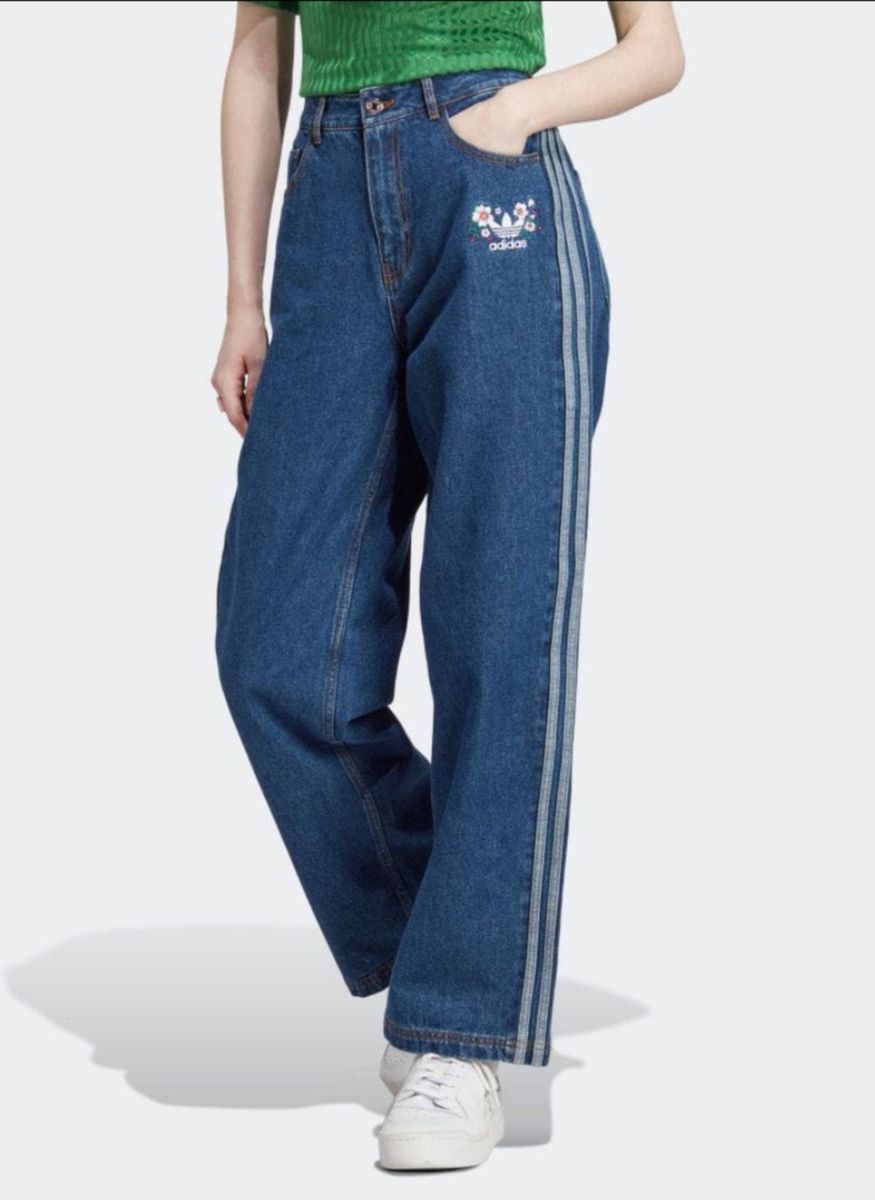 adidas(アディダス)の「デニム ラインストーン パンツ adidas(アディダス)の「デニム ラインストーン パンツ