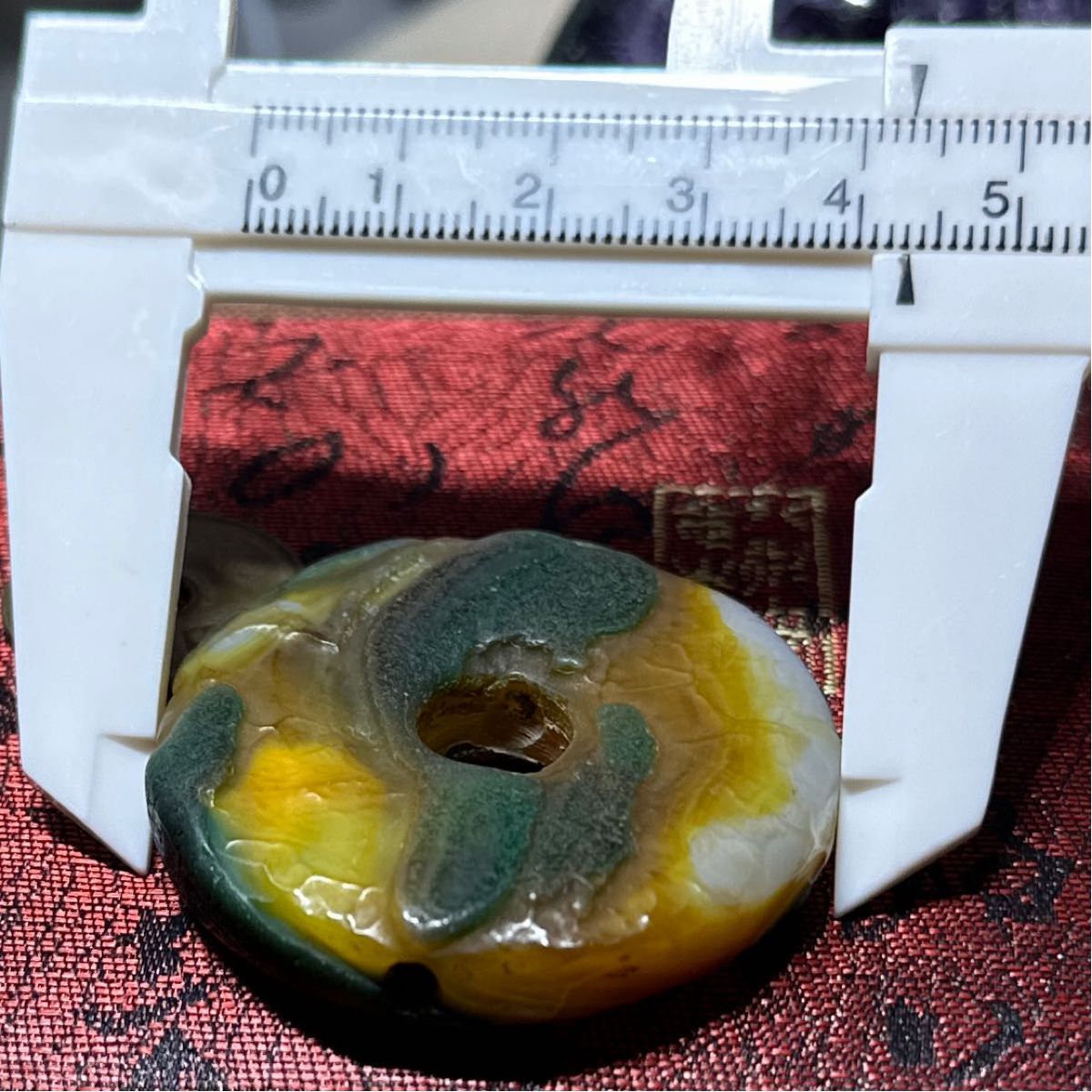 原石チベット透明感瑪瑙玉璧円天珠1/直径43*厚さ9ミリ　内直径約9ミリ貫通穴有リ