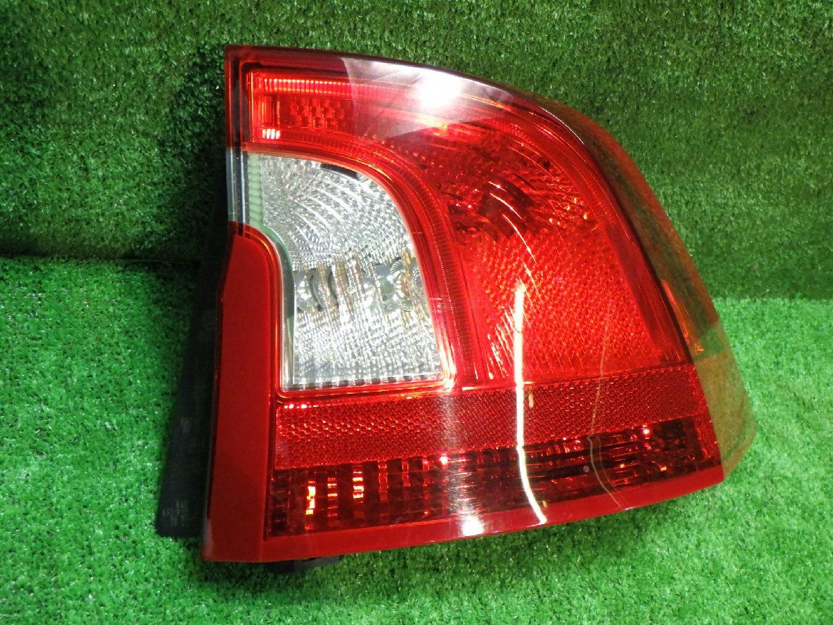 ボルボ S60 FB6304T 右テールランプ/テールライト 4WD LED AL 30796268 フォグ付 ハーネス付 点灯確認済み_画像1
