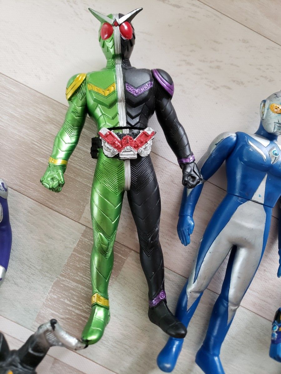 ソフビ　ウルトラマン　ヒカリ　ティガ　コスモス　ゼットン　ウィンダム　仮面ライダーダブル