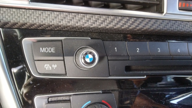 BMW スマートキー　エンブレム　新品　F01 F02 F10 F11 F15 F16 F20 F21 F30 F31 F32 30 G31 X1 X3 X5　送料84円_オーディオスイッチにピッタリです。