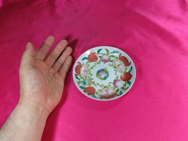 ｃ　桃柘榴文様色絵皿⑮　清時代　中国　磁器　/　色絵　陶器　焼き物　粉彩　豆彩