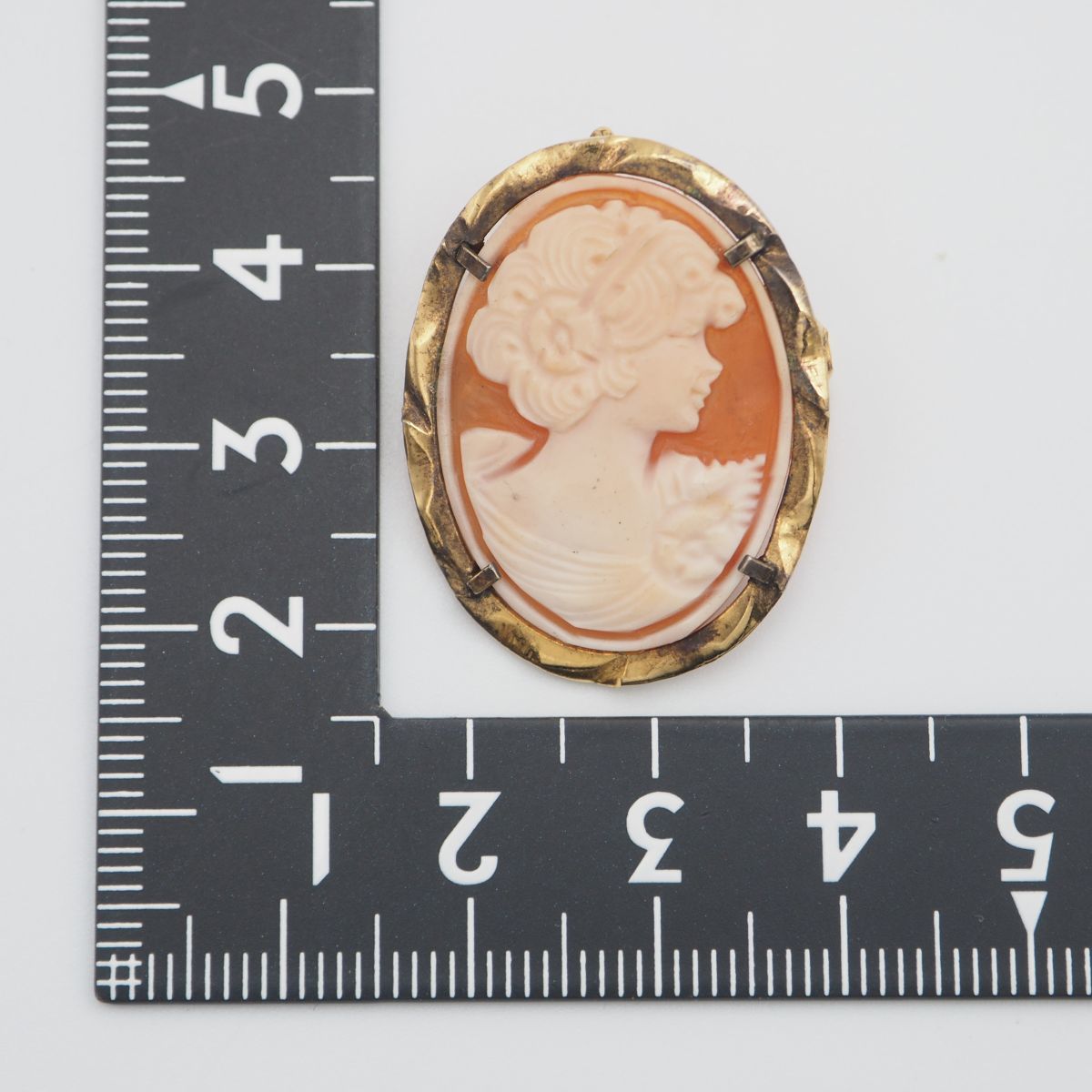 E786 シェルカメオ 925刻印 ブローチ 女性横顔 ゴールド E786 シェルカメオ 925刻印 ブローチ 女性横顔 ゴールド