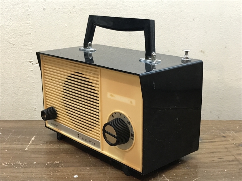 初期のトランジスタラジオです。