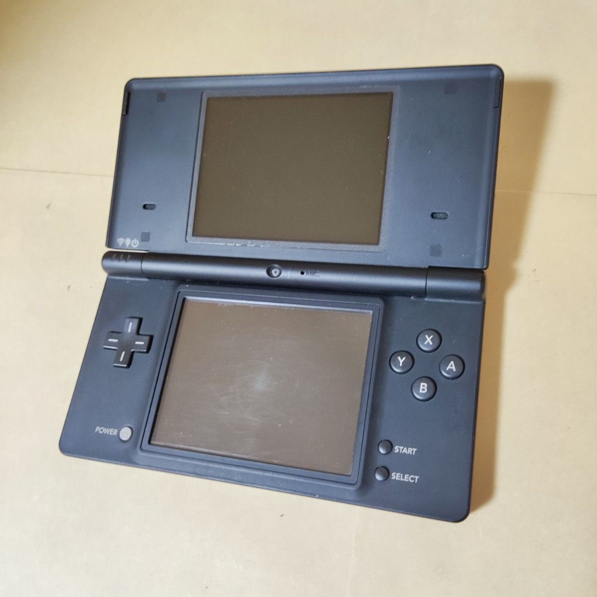 本体のみ ニンテンドーDSi レシラム・ゼクロムエディション (ホワイト)