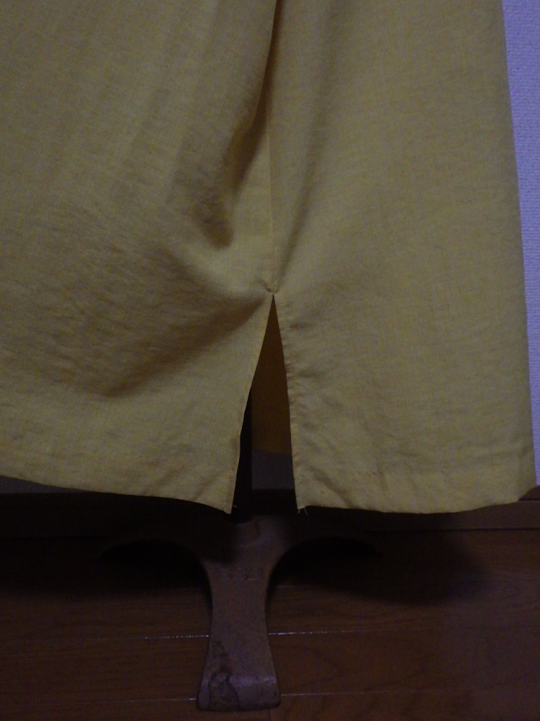 ikka　ロング　フレアー　スカート　526_フロントサイドにスリット約１８cm