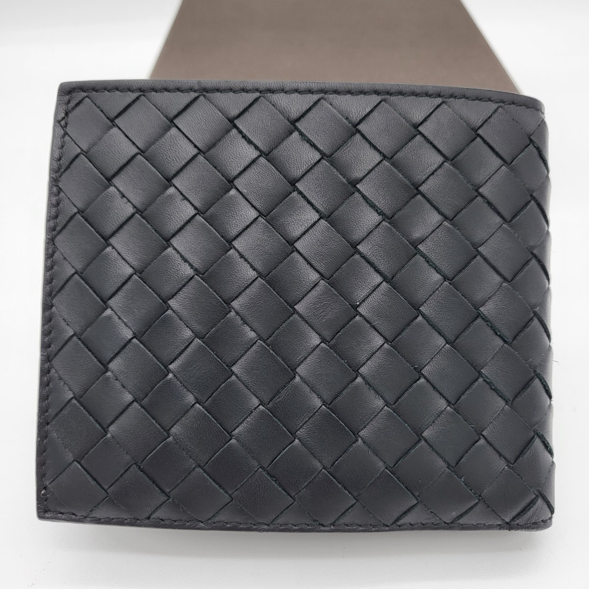未使用に近い 箱付き BOTTEGA VENETA ボッテガヴェネタ イントレチャート 二つ折り財布 折り財布 財布 ブラック 黒 メンズ