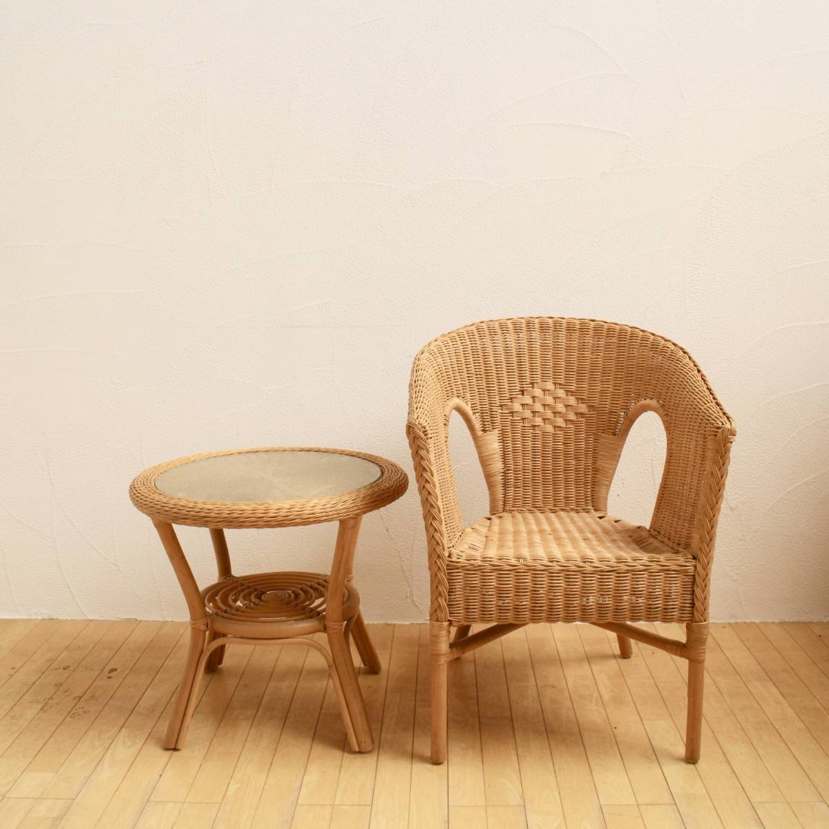 海外 正規品】 籐の椅子とテーブルセット ユーズド 中古 一人掛け椅子