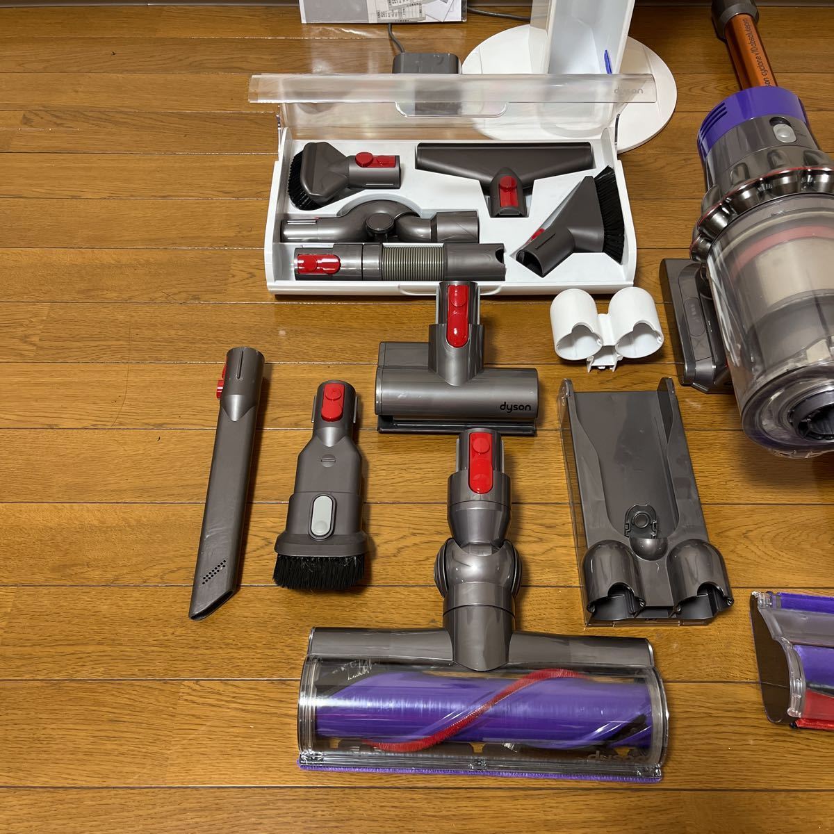 dyson ダイソン コードレスクリーナー cyclone v10 専用dock ドック付き 本体1年前に交換済み_画像3