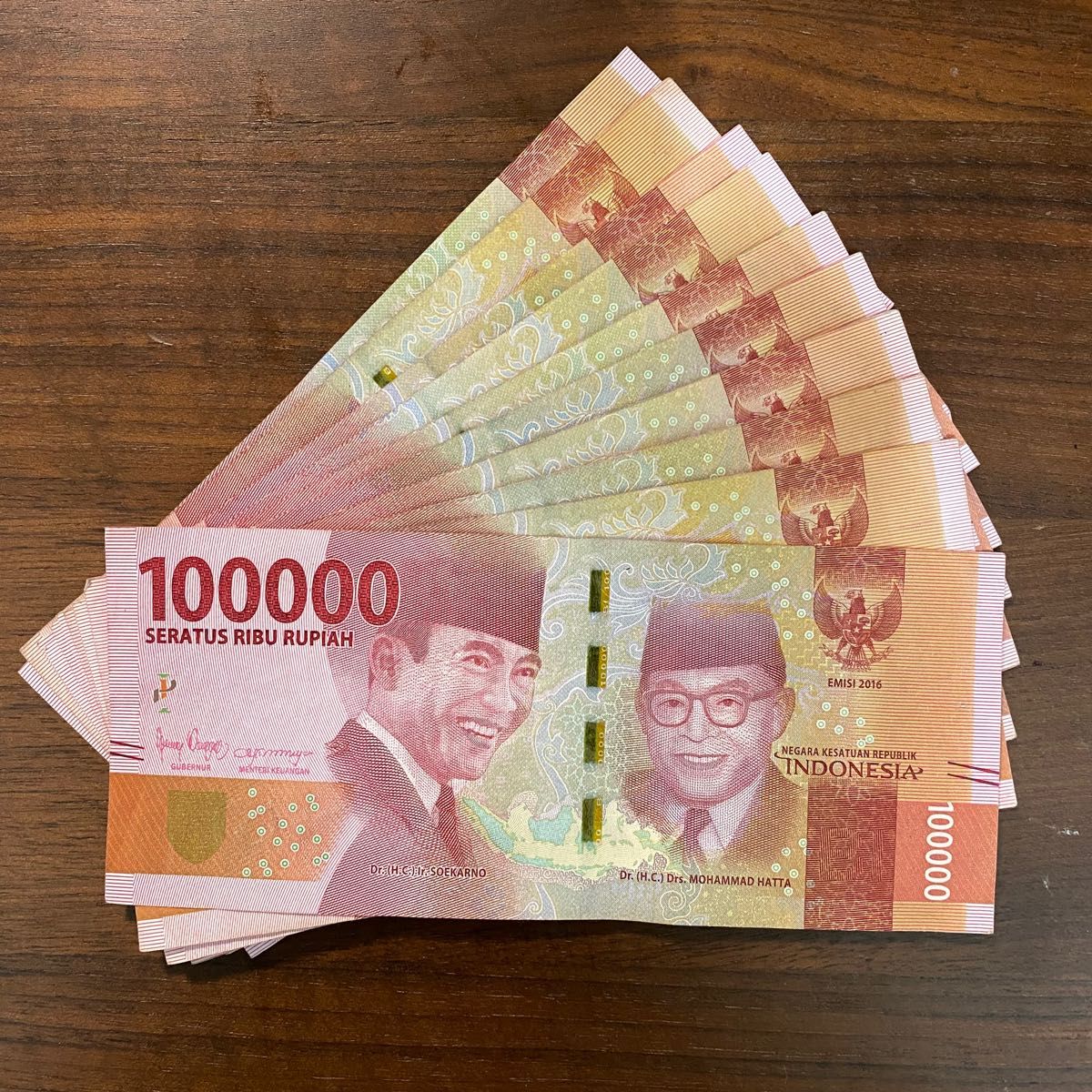 追跡あり インドネシア紙幣 インドネシアルピア 100万ルピア 10万