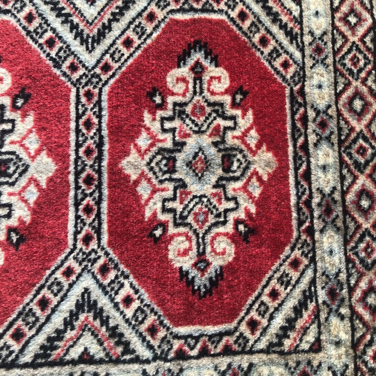 パキスタン手織り絨毯　2000s  950x600mm 厚さ7mm 専門業者によるクリーニング済