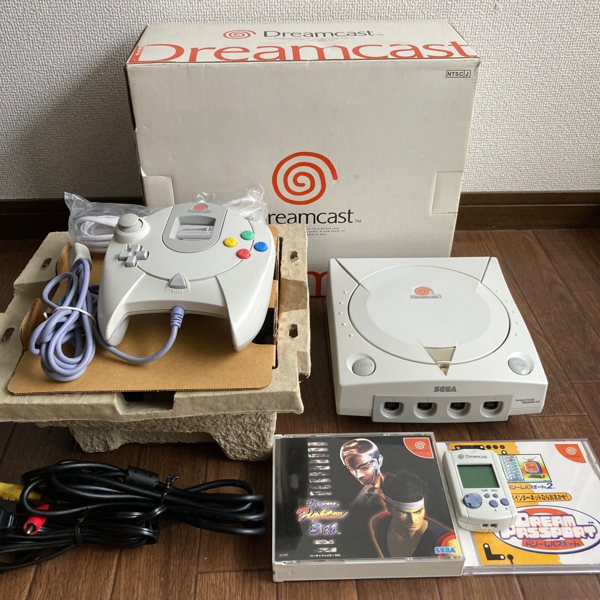 未使用品 セガ ドリームキャスト 本体 HKT-3000 ドリームパスポート3 未使用品 セガ ドリームキャスト 本体 HKT-3000 ドリームパスポート3
