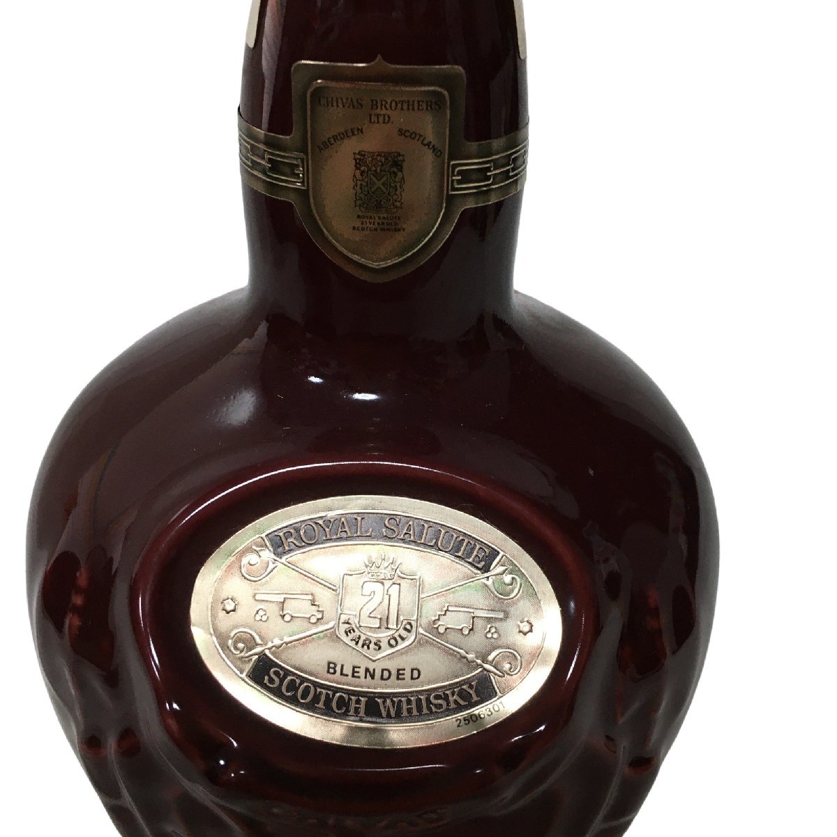 ◆未開栓◆ ROYAL SALUTE ロイヤル サルート CHIVAS BROTHERS LTD. シーバス ブラザーズ 700ml 40％ スコッチ ウイスキー 陶器 P49423NL_画像4