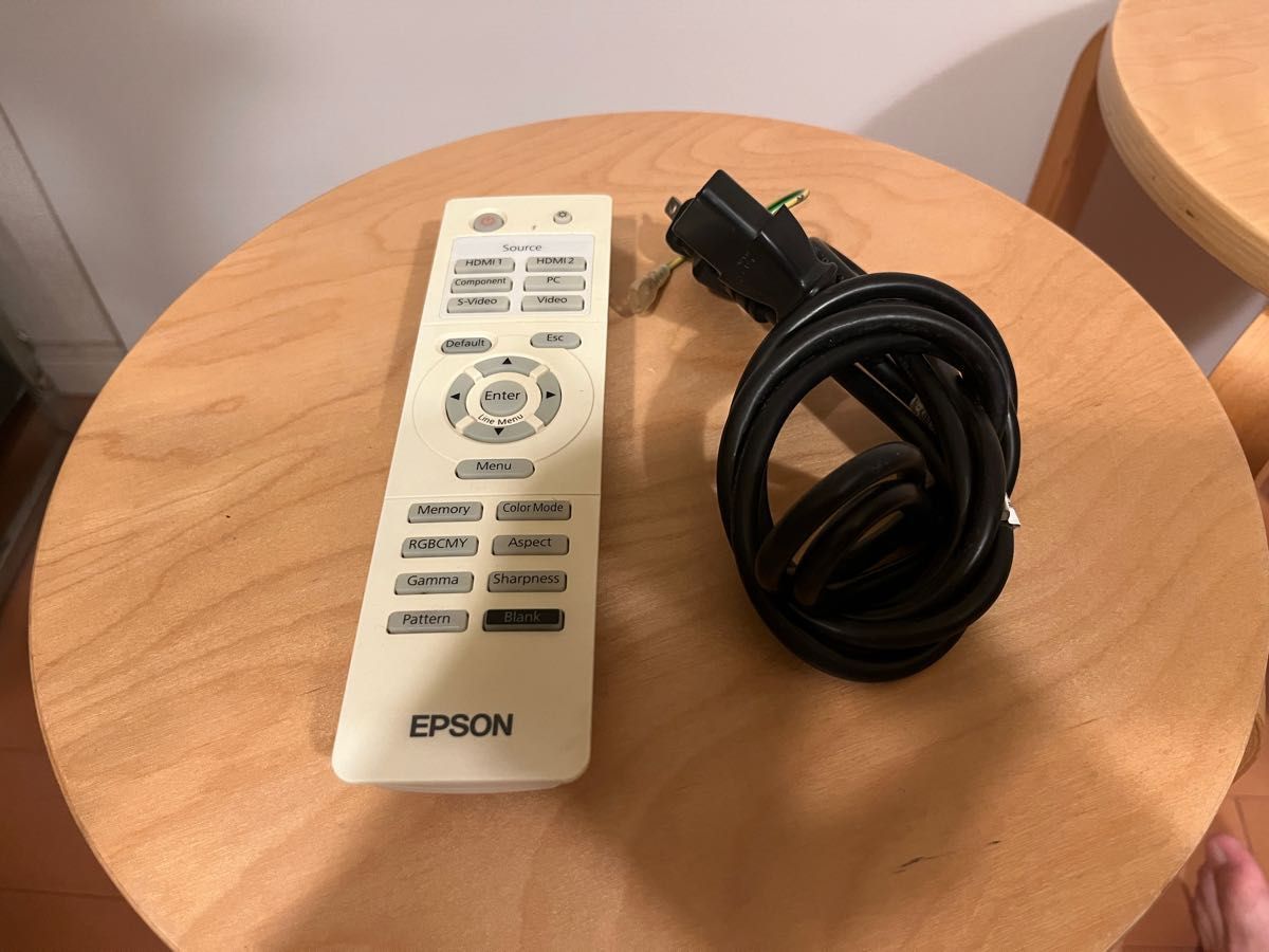 【即日発送可能】EPSON ホームプロジェクターEMP-TW200
