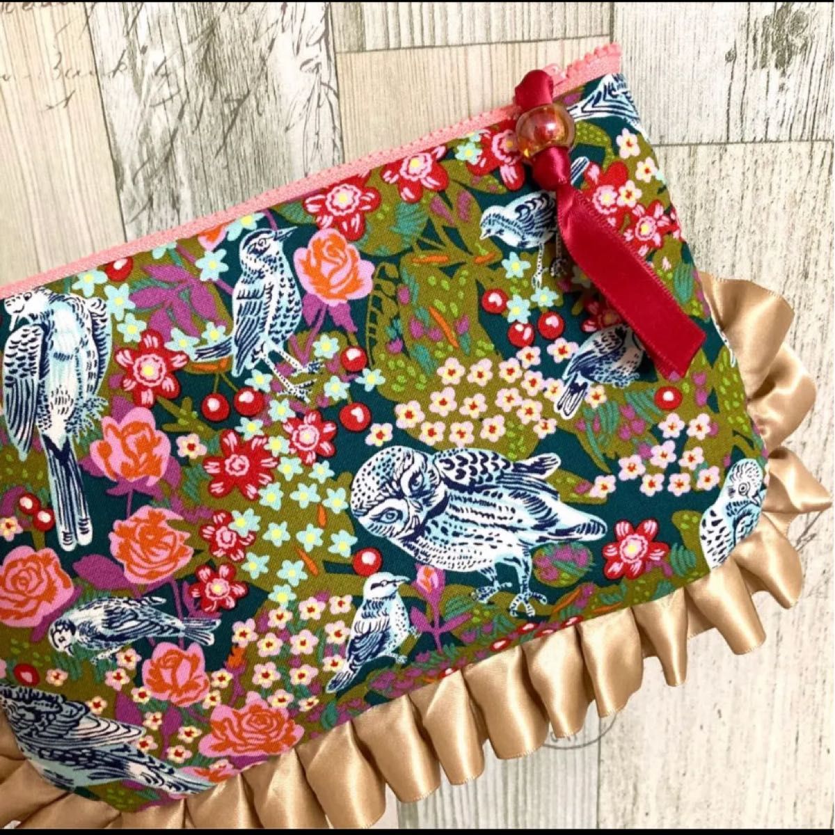 ロラライハリス☆刺繍キルト☆わんことお花のトート-