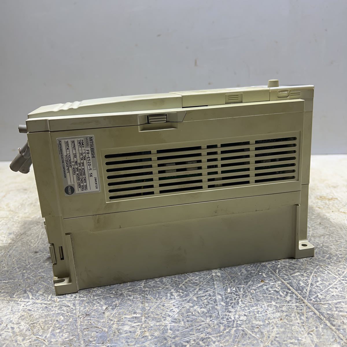 GB-3181 MITSUBISHI 富士電機 インバーター　FR-E520-5.5K 3PH AC200-240V 5.5kw _画像6