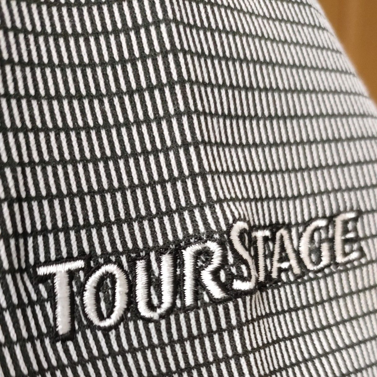 ツアーステージ半袖TシャツL/LL　グレー　ハーフジップ　胸に袖にTOURSTAGE刺繍入り吸汗速乾ポリエステルス素材　