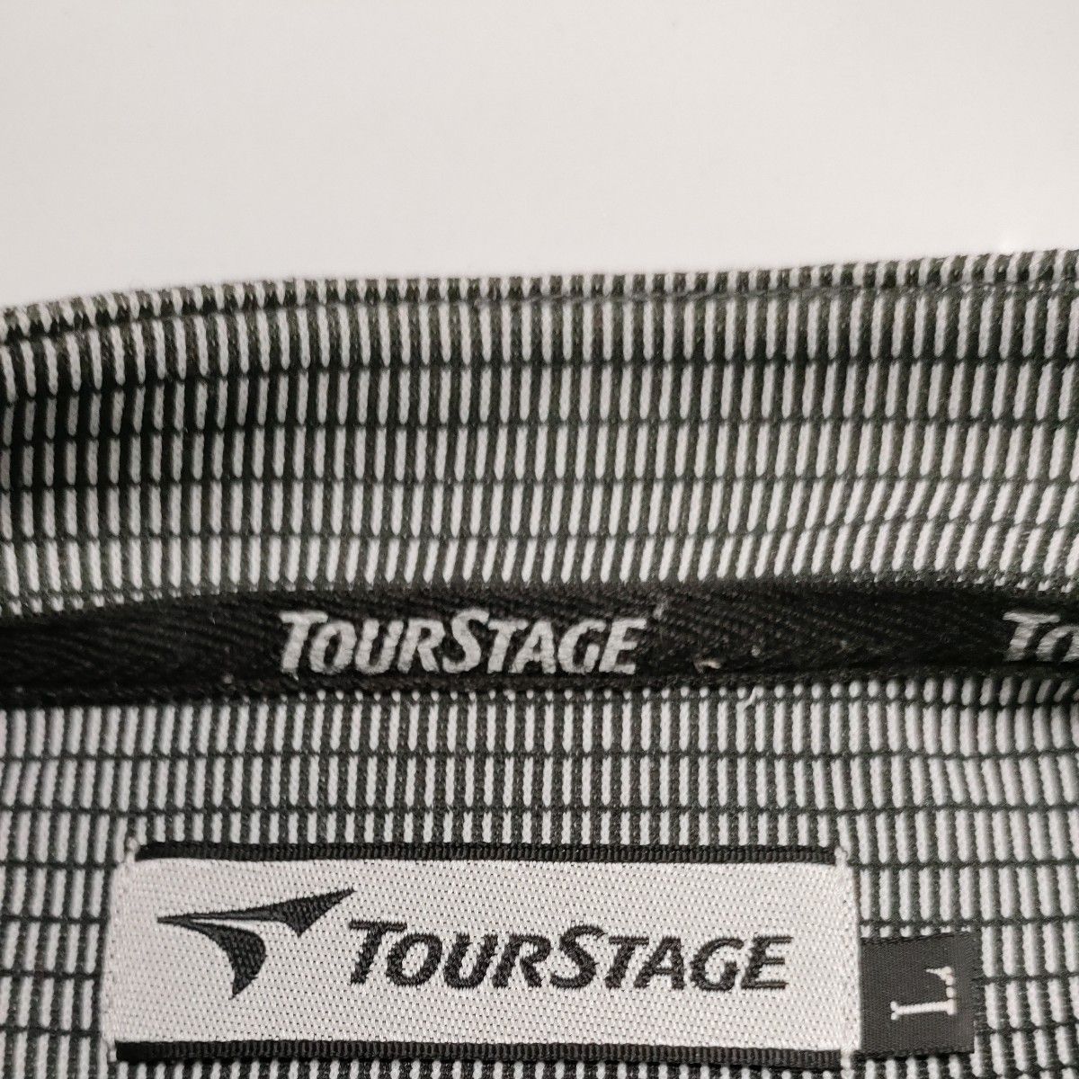 ツアーステージ半袖TシャツL/LL　グレー　ハーフジップ　胸に袖にTOURSTAGE刺繍入り吸汗速乾ポリエステルス素材　