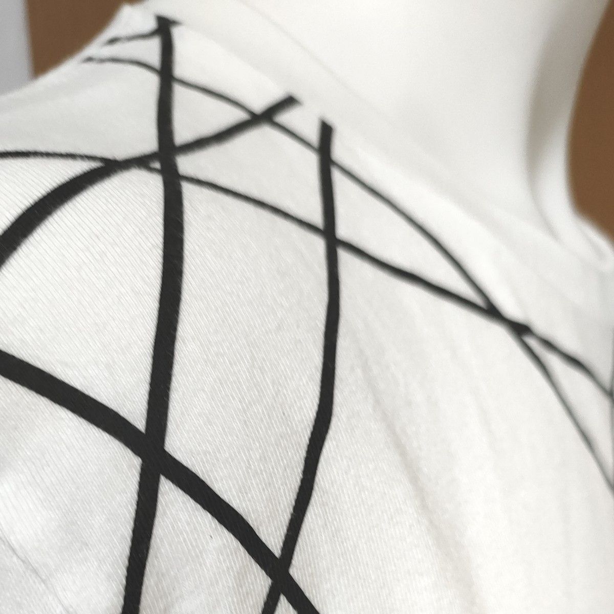 ソル・ルウィット半袖TシャツM-L　ホワイト　SPRZNY Sol Lewitt MoMA　ユニクロUT　ソリッドなラインが素敵！
