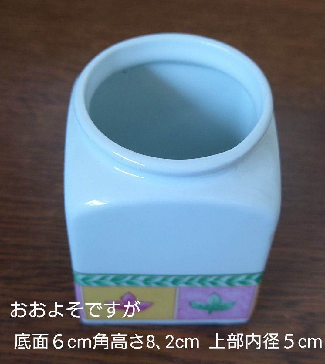 蓋つき陶磁器２個　　