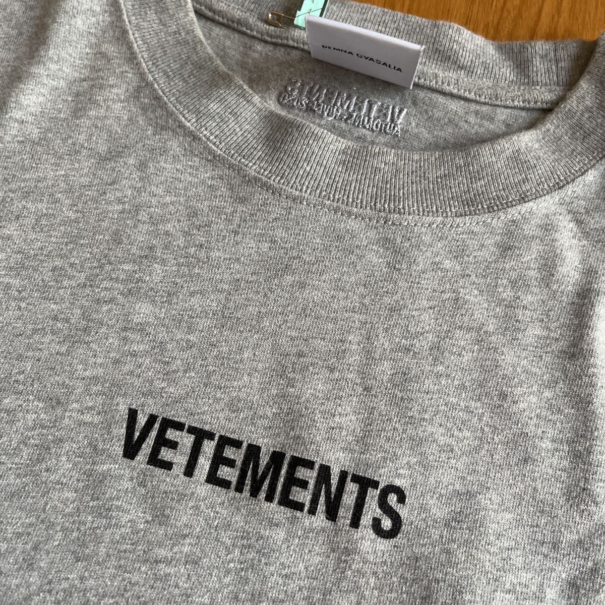 VETEMENTS LOGO TシャツXS(検:BALENCIAGA 財布 デニム シューズ スニーカー パーカー ジャケット パンツ キャップ バッグ)_画像3