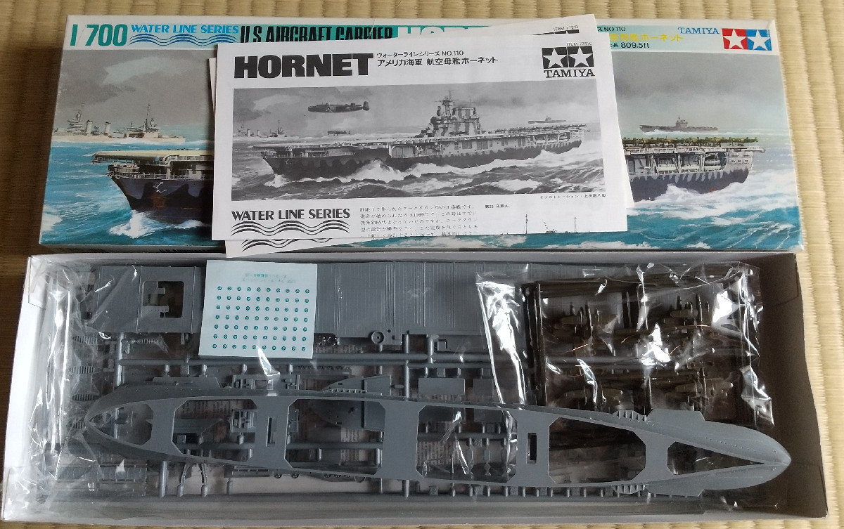 【新品】タミヤ製 Tamiya 1/700 米穀海軍空母「ホーネット」CV-8 Hornet 1942年 B-25爆撃機16個付き 型番77510 (110)_画像2