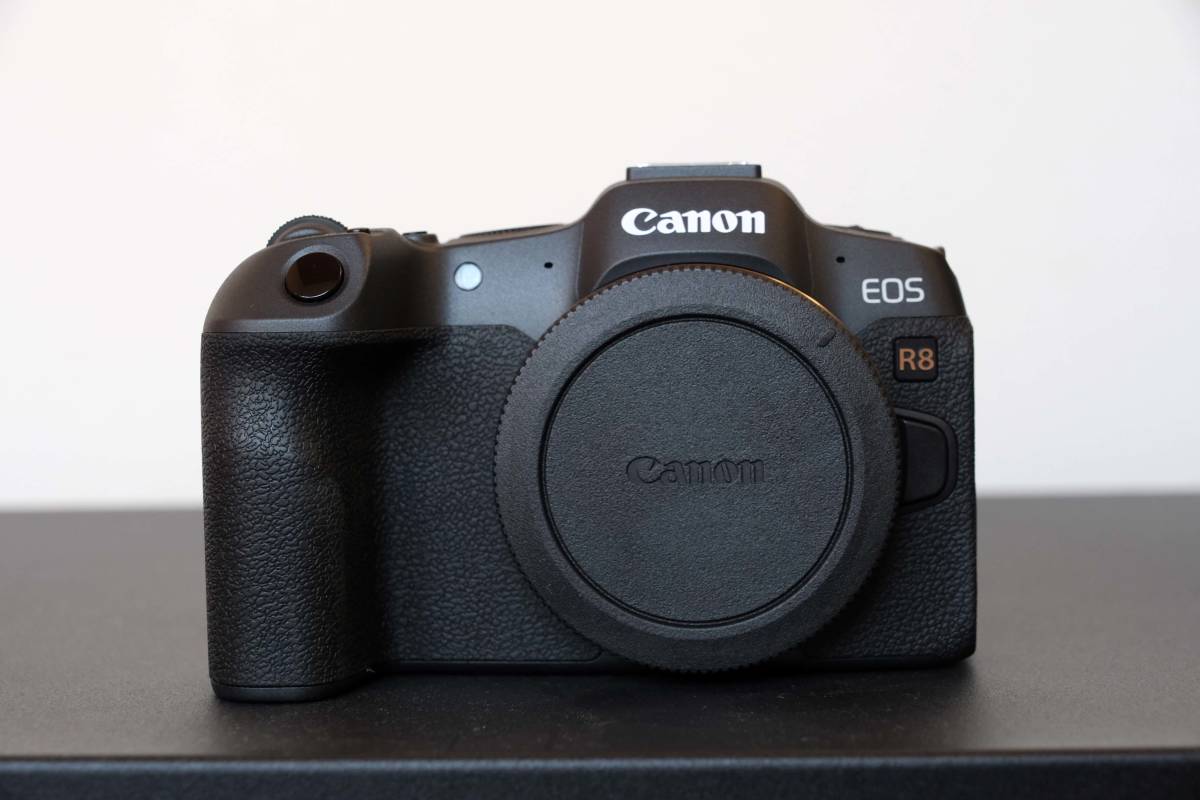 新入荷 Canon EOS R8 新品同様 １００ショット未満 キヤノン