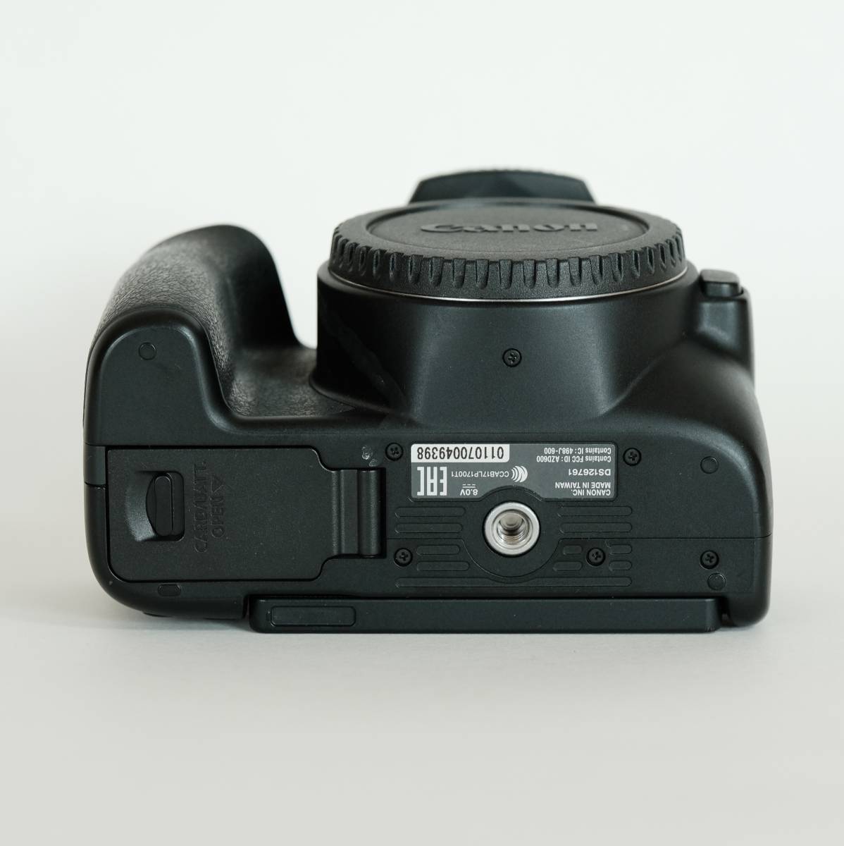 [シャッター回数8,000回以下] Canon EOS Kiss X10 ボディ / デジタル一眼レフ / EFマウント / EF-Sマウント