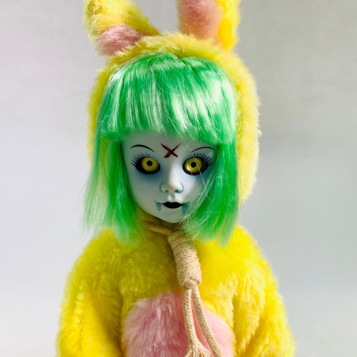 with defect secondhand goods LIVING DEAD DOLLS 10th with defect secondhand goods LIVING DEAD DOLLS 10th