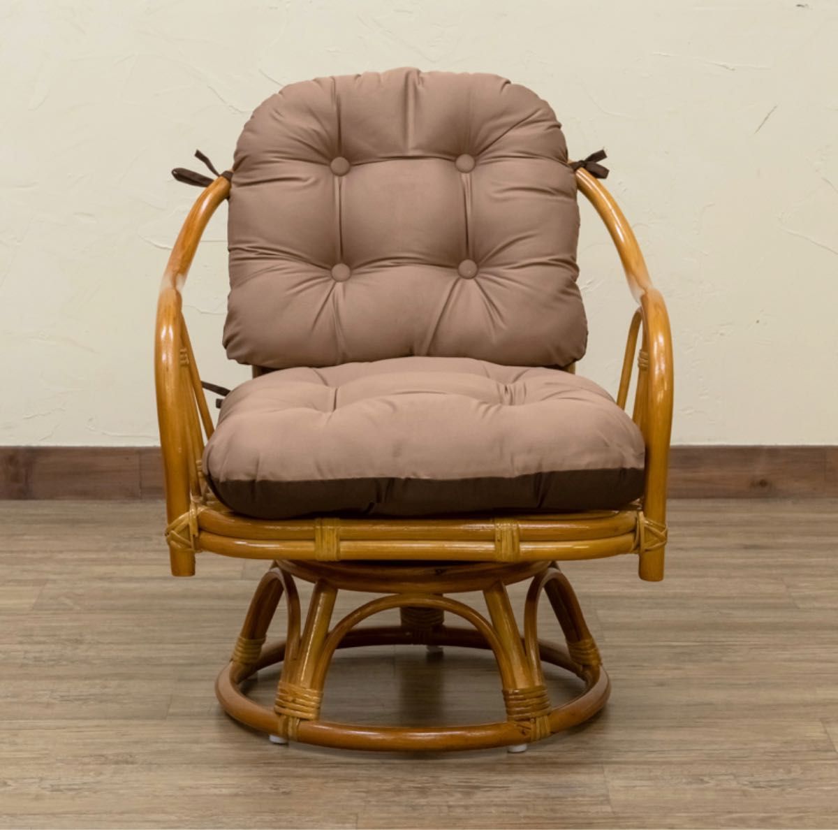 新品　送料無料　回転座椅子　ラタン　リバーシブルクッション付き　シンプルオシャレ　 ラウンジチェア　ニトリ