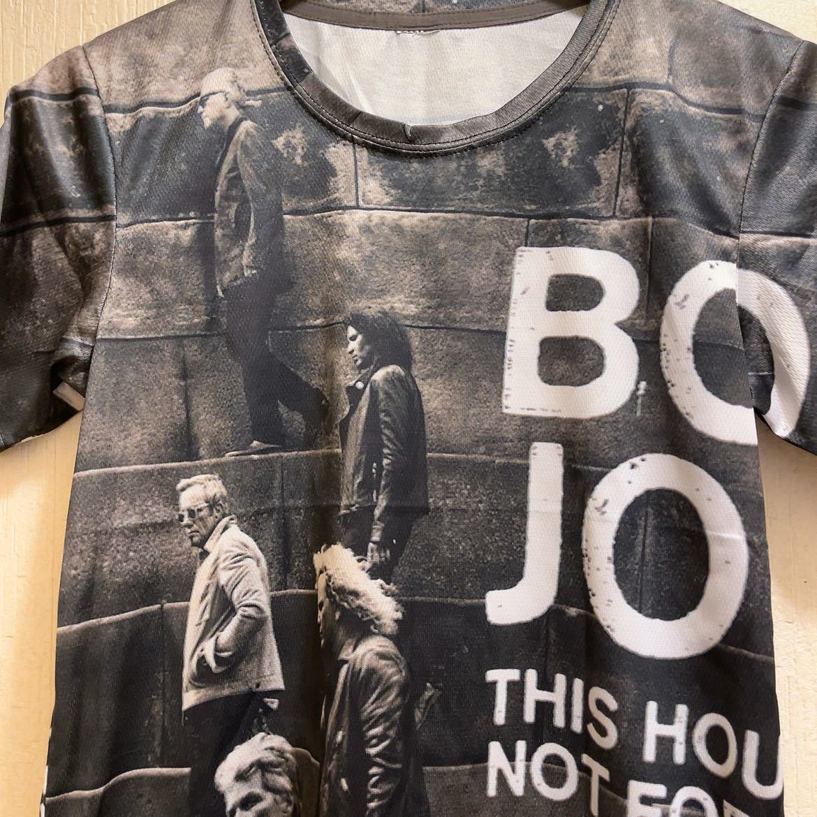 新品★ブラック＆ホワイト★BONJOVI★Tシャツ★ユニセックス★M_画像2