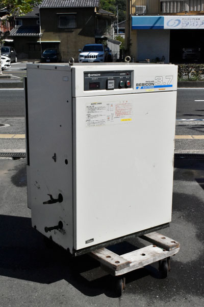 GI03 日立 HITACHI パッケージ ベビコン BEBICON コンプレッサー PB-3.7EA6 三相200V 60Hz 3.7ｋW 5馬力_画像1