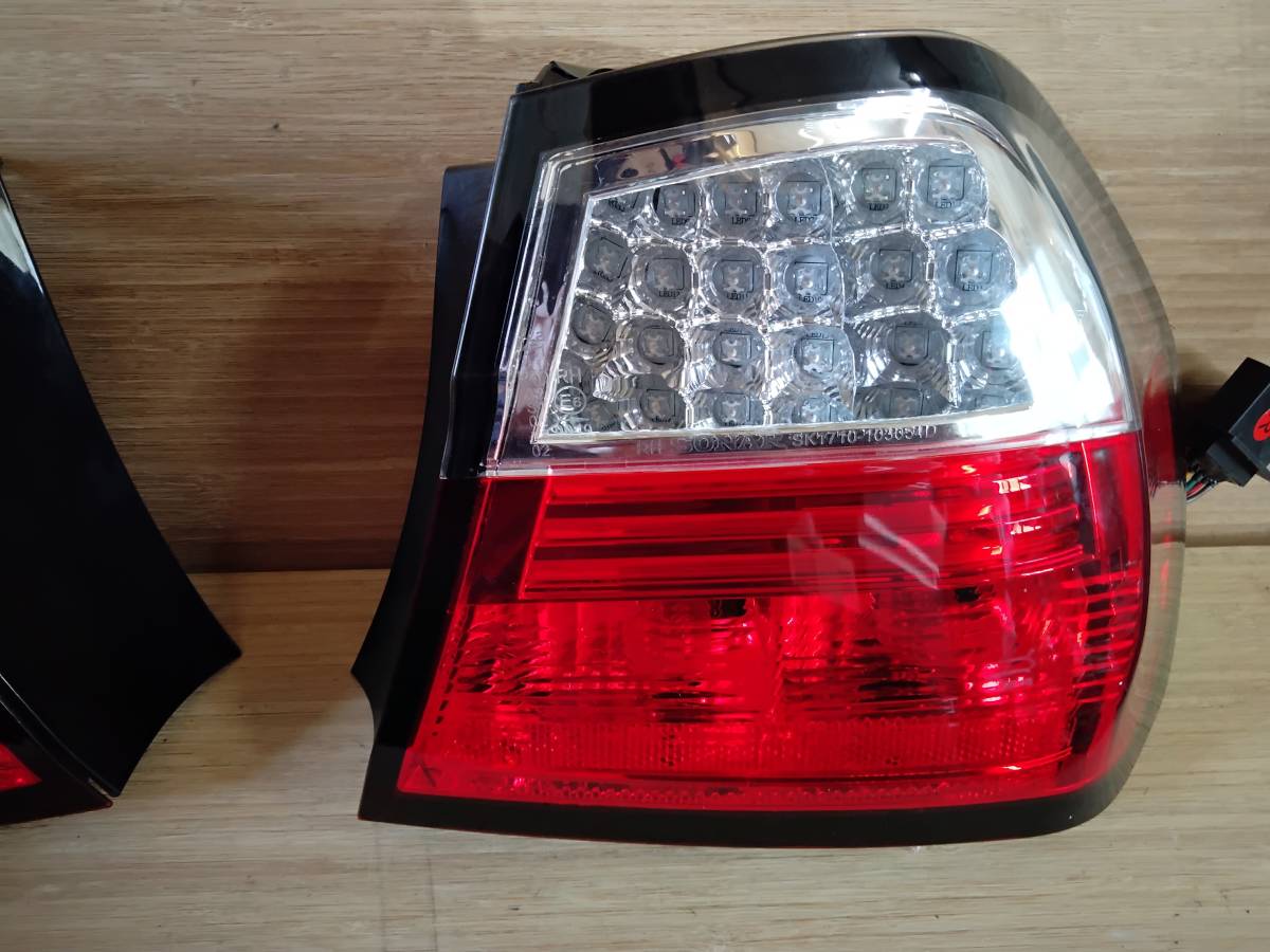 BMW 3シリーズ前期　E90 SONAR製　社外LEDテールランプセットの出品です。ブラックライン風？_画像4