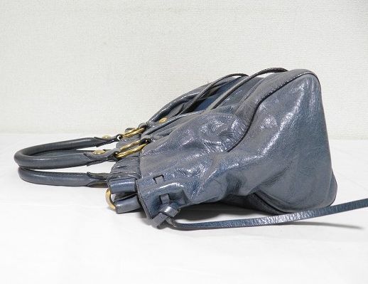 美品 希少カラー！■ miumiu ■ ミュウミュウ ■ VITELLO LUX レザー製　2WAY・ ハンドバッグ■AZZURRO ブルー系■ ストラップ付■送500円_　マッドゴールド色 金具が アクセントに♪