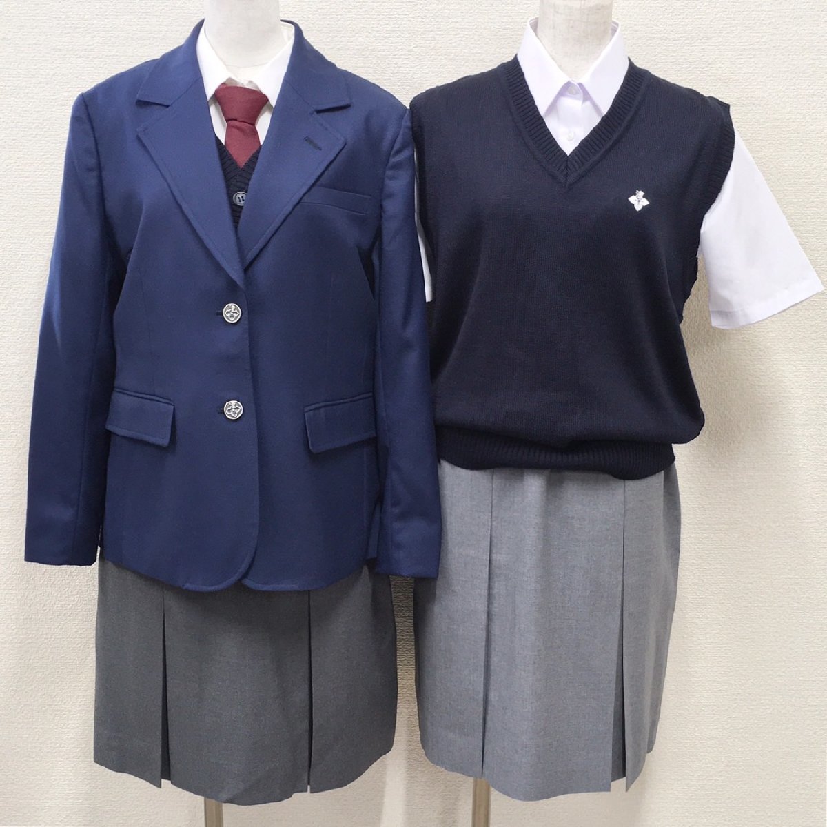 A64/(中古)千葉県 津田沼高校 女子制服8点 /旧制服/165/L/W66/ブレザー/カーディガン/ベスト/スカート/ネクタイ/青紺/グレー/短期間着用_画像1