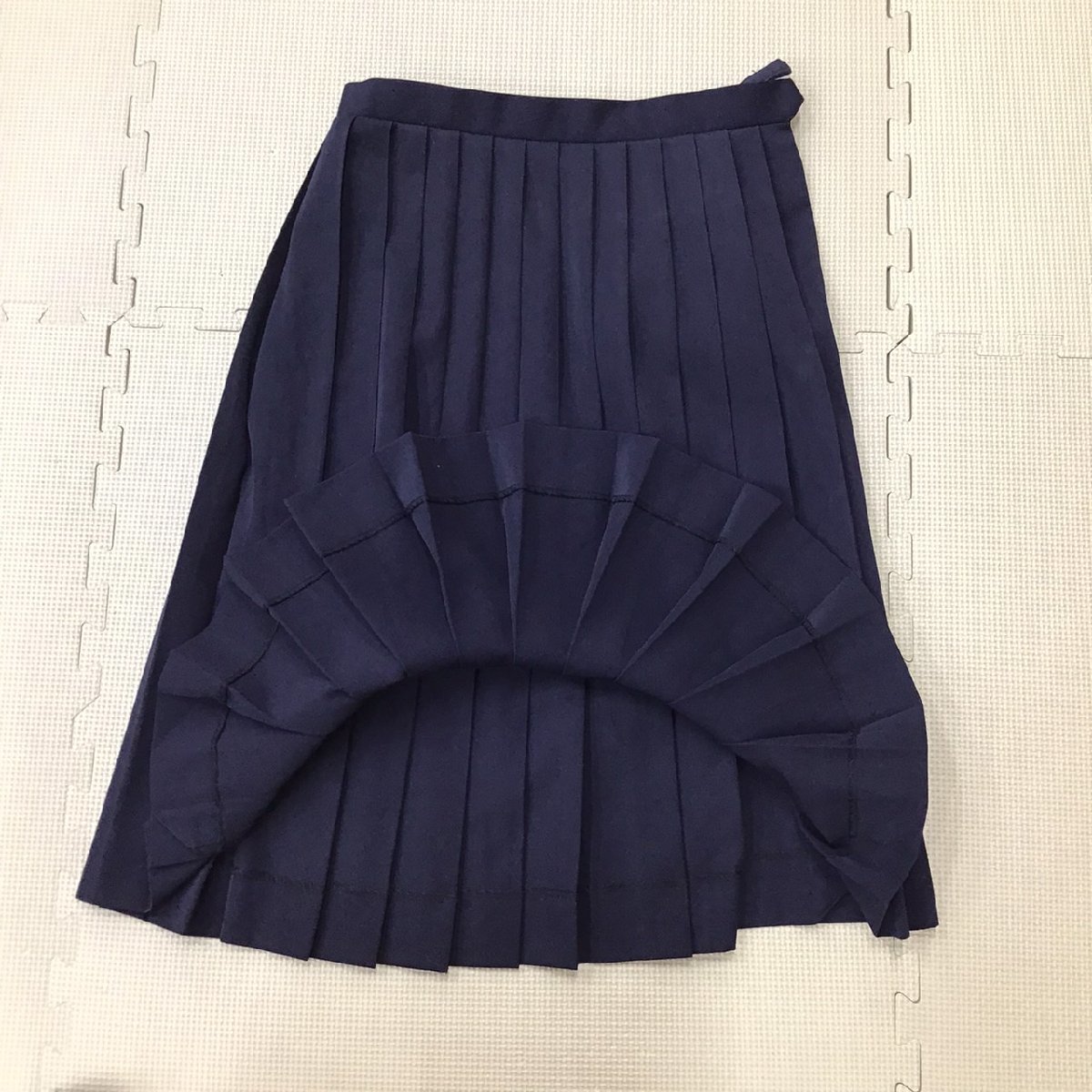 O40/Y(中古)山形県 長井南中学校 女子制服4点 /S/M/W56-62/丈61/セーラーブレザー/ベスト/ブラウス/冬スカート/紺/赤ライン/冬服/学生服_画像9