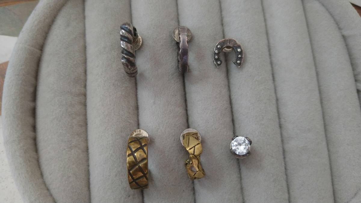 こなれ感　シルバーカラー　ゴールドカラー　デザインピアス６個セット　SILVERの刻印がある物もあります