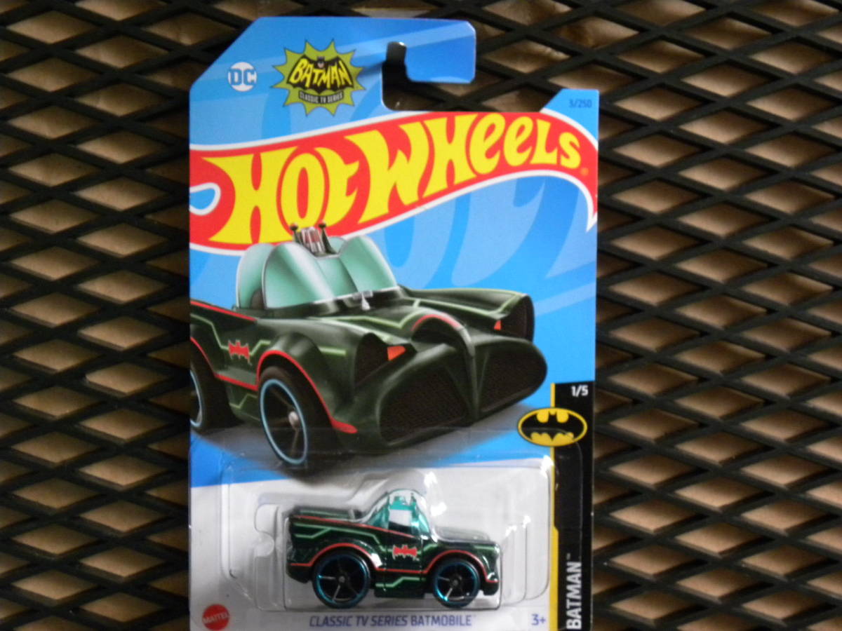 即決☆☆CRASSIC TV SERIES BATMOBILE BATMAN バットモービル　ホットウィール Hot Wheels_画像2