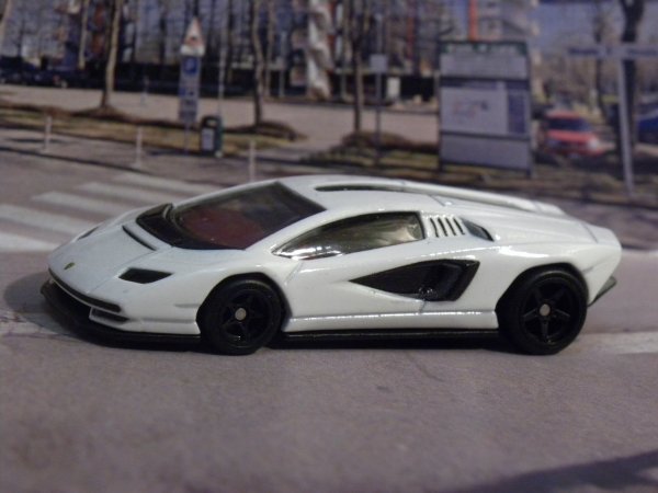 即決☆☆ルース ランボルギーニ・カウンタック LPI 800-4 LAMBORGHINI 　メタルシャーシ　リアルライダー　プレミアムモデル HOT WHEELS_画像4