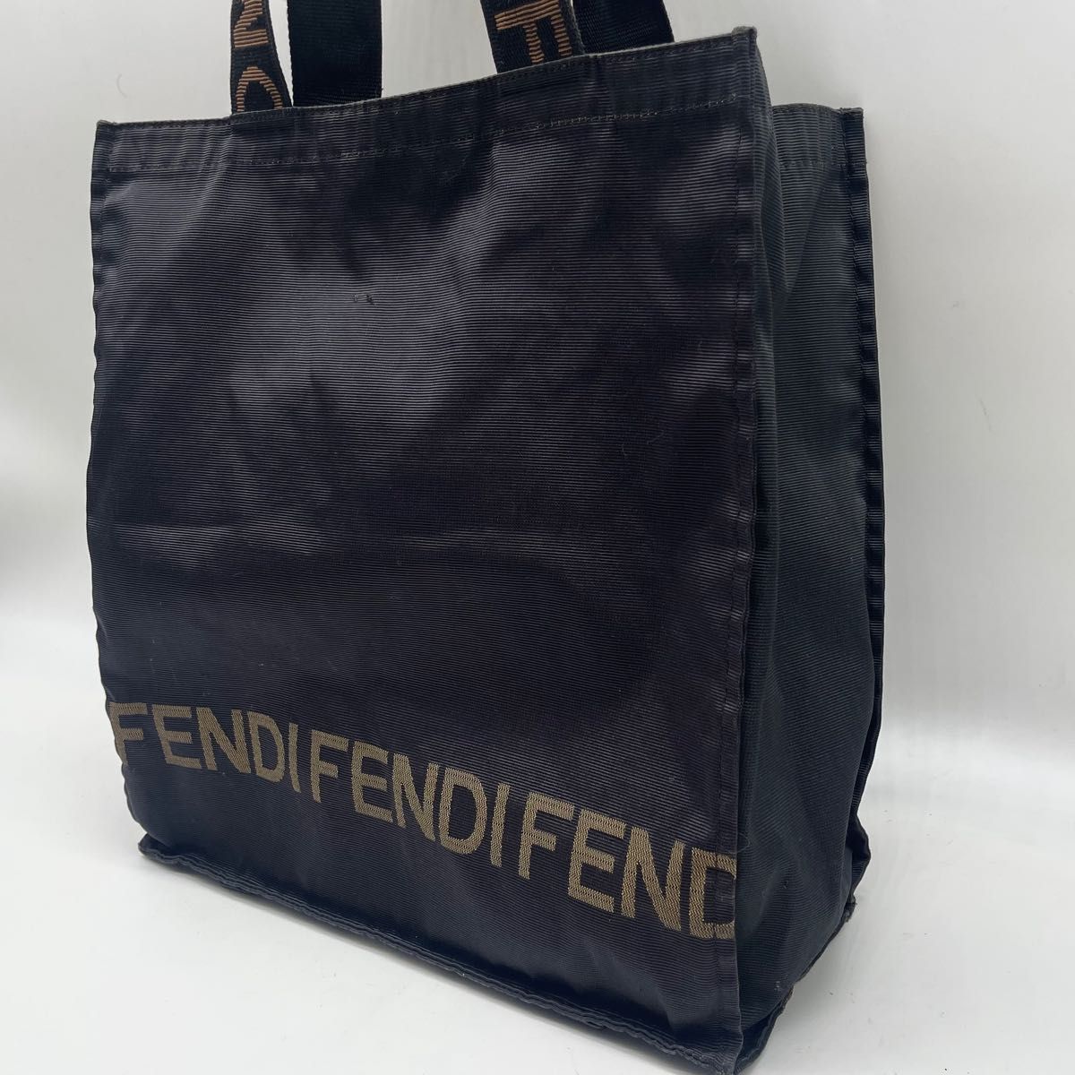 【美品】FENDI トートバッグ　ロゴライン　ナイロン　ブラック　大容量　A4可能 フェンディ