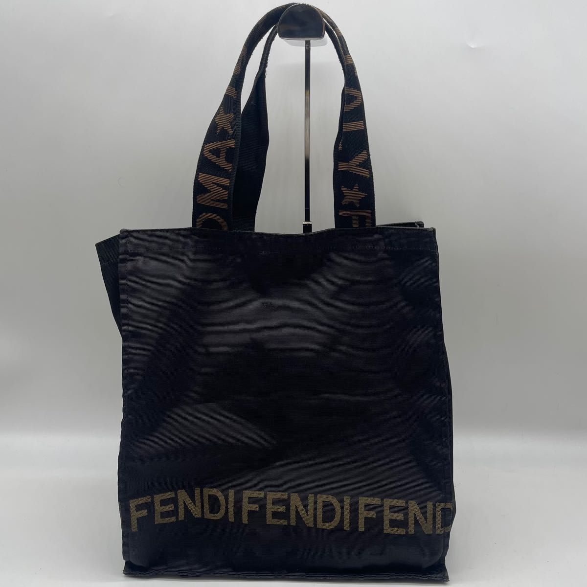【美品】FENDI トートバッグ ロゴライン ナイロン ブラック 大容量 A4可能 フェンディ