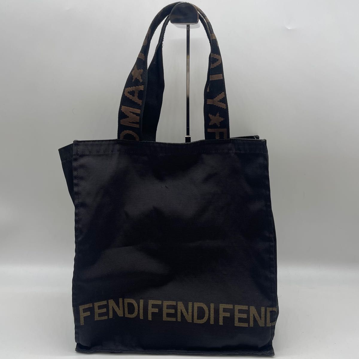 【美品】FENDI トートバッグ　ロゴライン　ナイロン　ブラック　大容量　A4可能 フェンディ